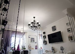 satinovyj_natyazhnoj_potolok_na_kuhne_4