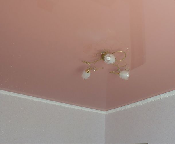 Бежевый натяжной потолок в комнате | Портфолио 5Plus | Киев ⋆ Днепр ⋆