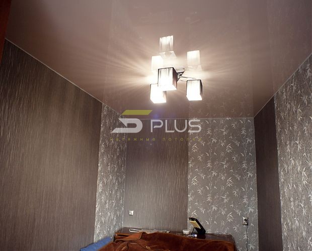 Зеркальный потолок бежевого цвета | Портфолио 5Plus | Киев ⋆ Днепр ⋆