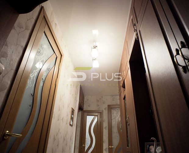 Глянцевый потолок в коридоре | Портфолио 5Plus | Киев ⋆ Днепр ⋆