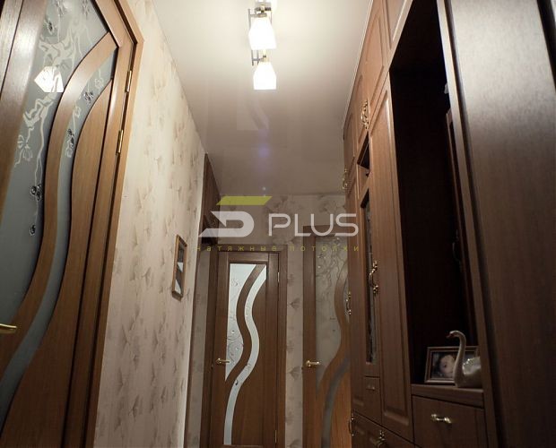 Глянцевый потолок в коридоре | Портфолио 5Plus | Киев ⋆ Днепр ⋆