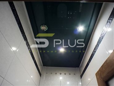 Темный натяжной потолок в санузле - Фото 5plus ракурс 1