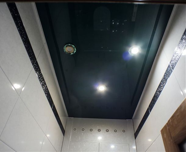 Тёмный натяжной потолок в санузле | Портфолио 5Plus | Киев ⋆ Днепр ⋆