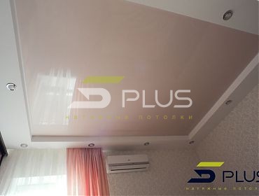 Натяжна стеля у світлій спальні - Фото 5plus ракурс 1