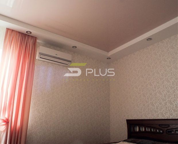 Світло-рожева натяжна стеля у спальні | Портфоліо 5plus 