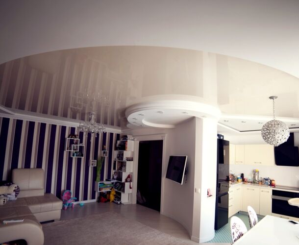 Утонченный натяжной потолок для кухни-гостиной | Портфолио 5Plus | Киев ⋆ Днепр ⋆