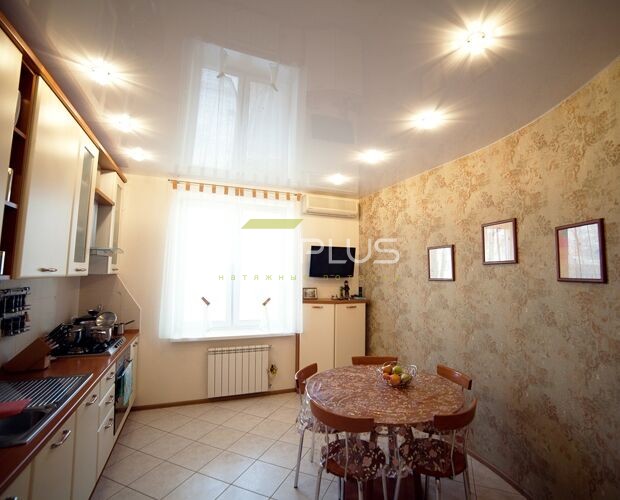 Натяжной потолок на кухне нежный беж | Портфолио 5Plus | Киев ⋆ Днепр ⋆