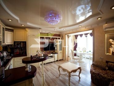 натяжной потолок на кухне