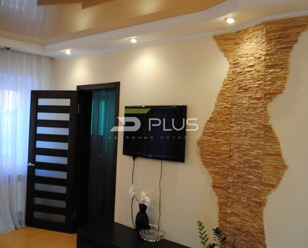 Глянцевый натяжной потолок в зале | Портфолио 5Plus | Киев ⋆ Днепр ⋆