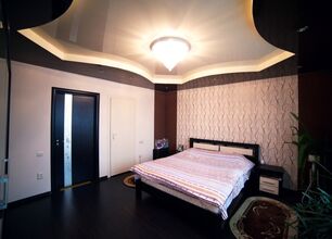 сложный двухуровневый натяжной потолок 