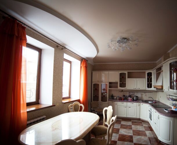 Гармоничный натяжной потолок на кухне | Портфолио 5Plus | Киев ⋆ Днепр ⋆