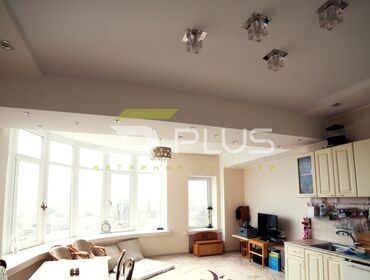 натяжной потолок на кухне, мат белый, M3203, кухня-столовая с натяжным потолком