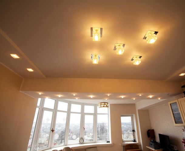 Белый натяжной потолок в кухне-столовой | Портфолио 5Plus | Киев ⋆ Днепр ⋆