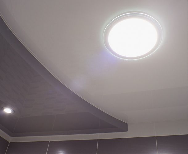 Натяжной потолок в бело-серой ванной  | Портфолио 5Plus | Киев ⋆ Днепр ⋆