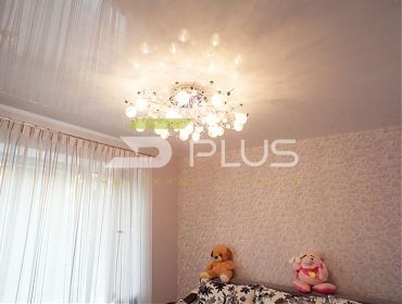 Глянцевый потолок в детской - Фото 5plus ракурс 1